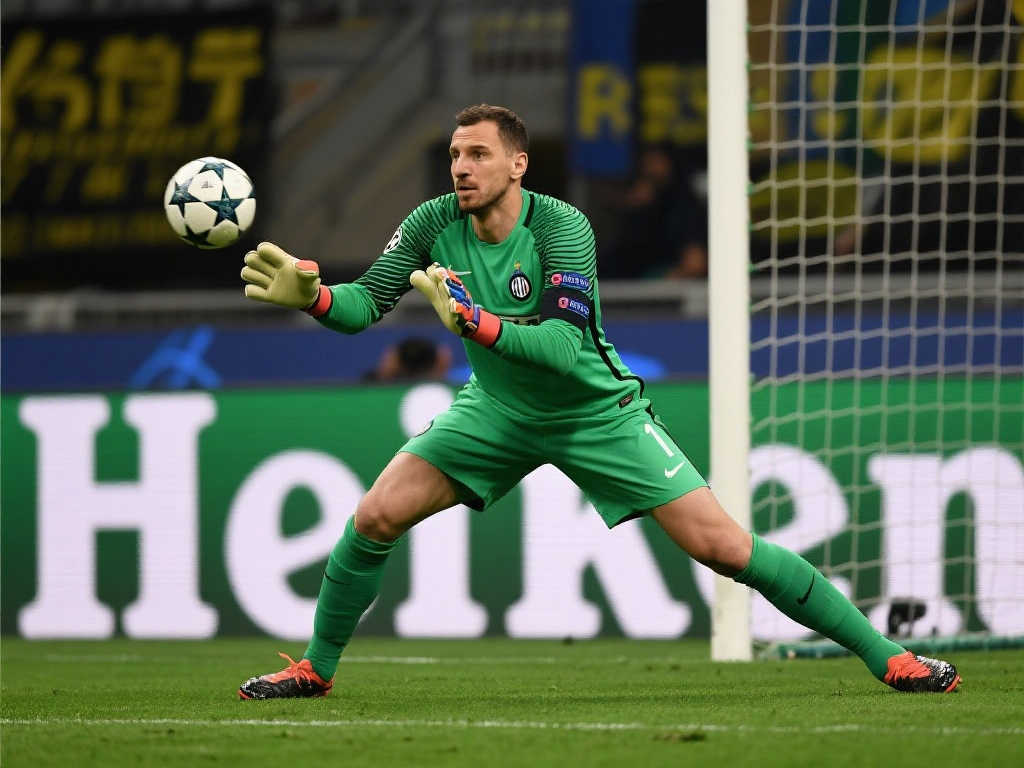 官方：39岁门将汉达诺维奇告别赛场，20年职业生涯画上圆满句号